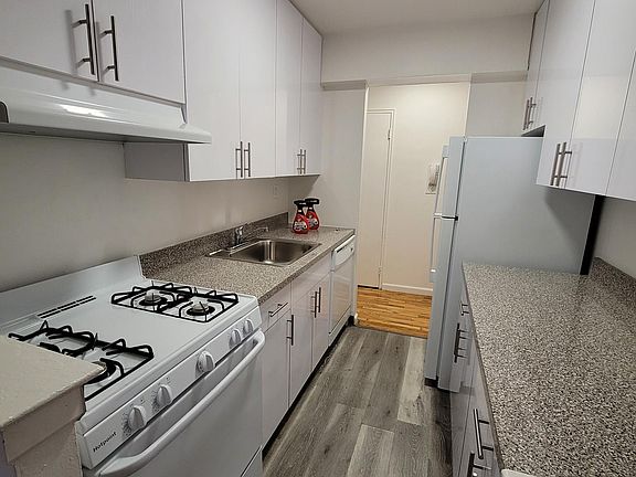 4th image of 14209 Barclay Ave #3A
