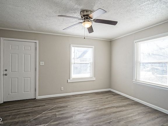 4th image of 2406 Stuart St
