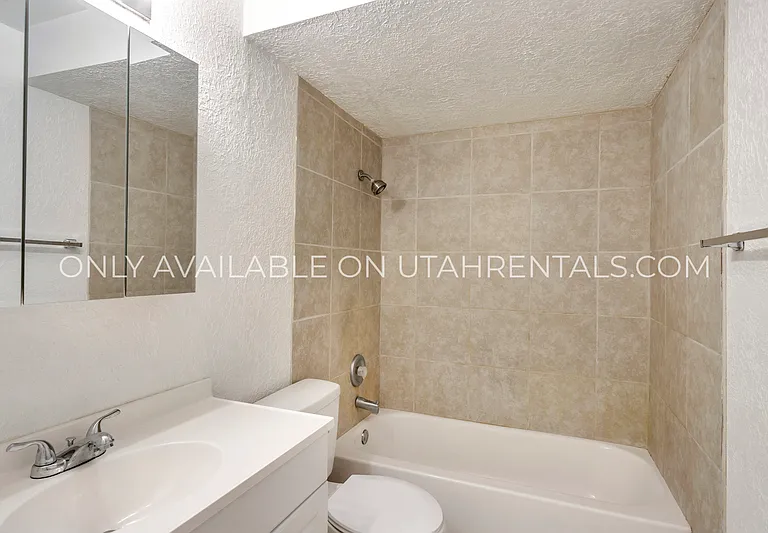 1760 N Willowbrook Dr #LEFT — Photo 8