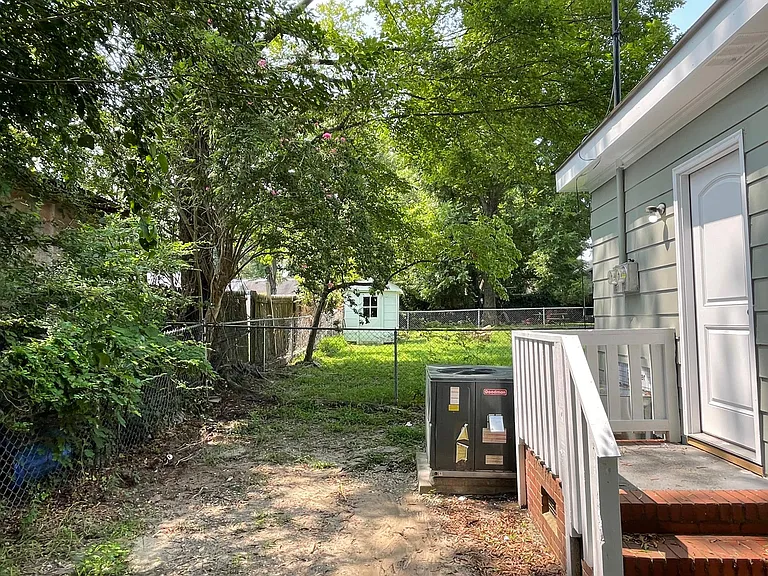 604 Avery St — Photo 42