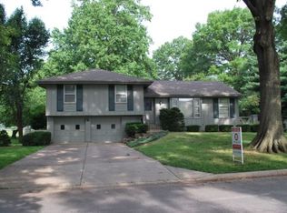 10428 Sagamore Rd, Leawood, KS 66206