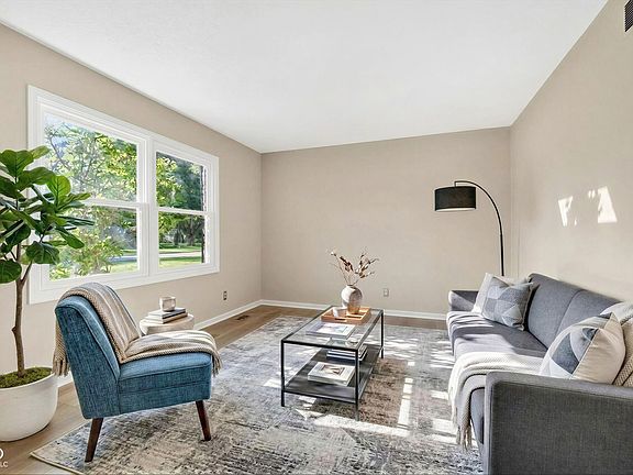 4th image of 106 Bays Dr