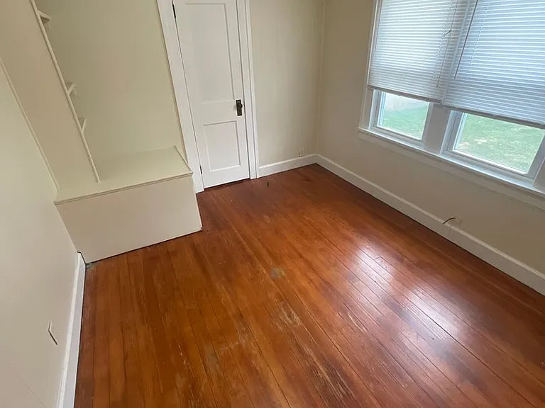 609 N Dunn St — Photo 13