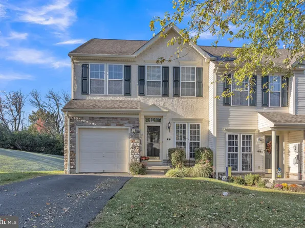 208 Creekside Dr, Pottstown, PA 19464