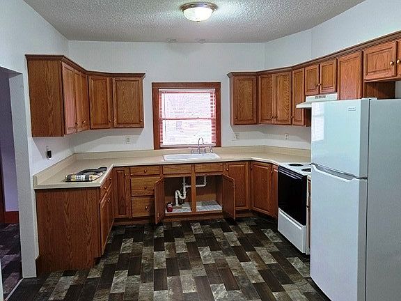 5th image of 404 Cass St