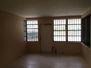 3rd image of 712 Burlington St
