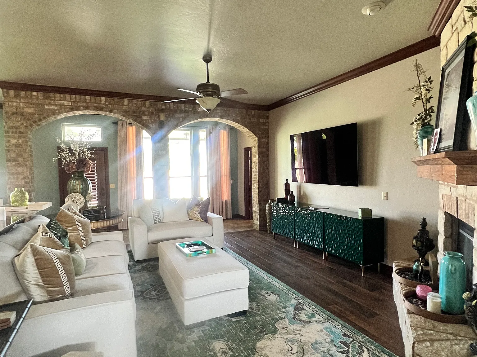 3 bed, 2.5 bath, 2311 sqft, $2,600 — Photo 4