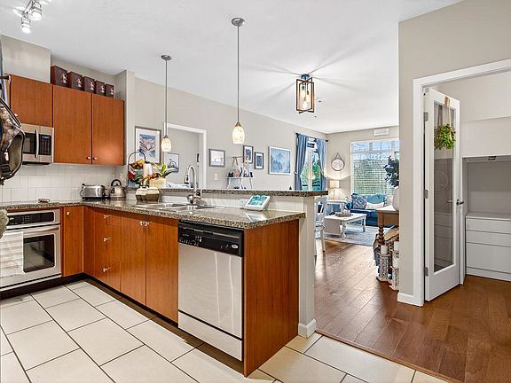 4th image of 100 Capilano Rd