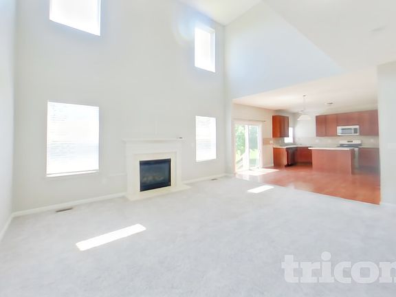 3rd image of 605 Royal Crest Way