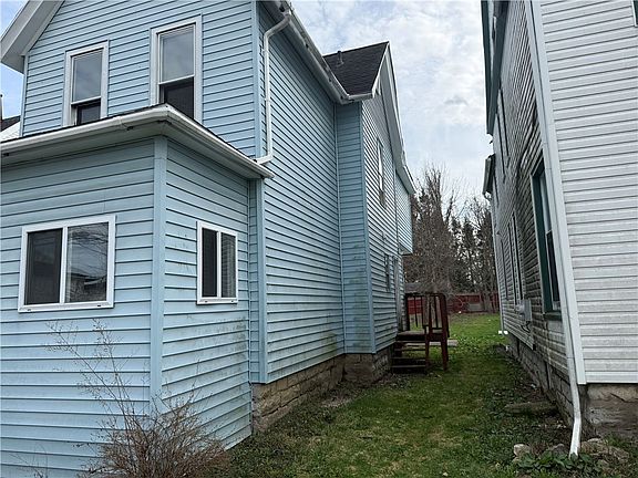 3rd image of 15 Maple St