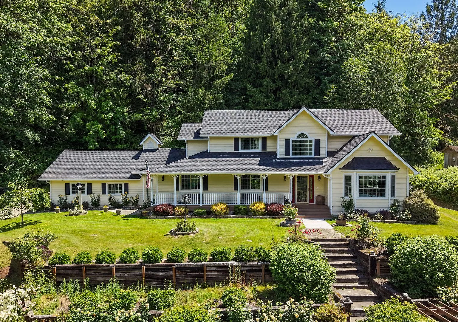Spacious 5-Bedroom Poulsbo Retreat on 5 Acres — Photo 1
