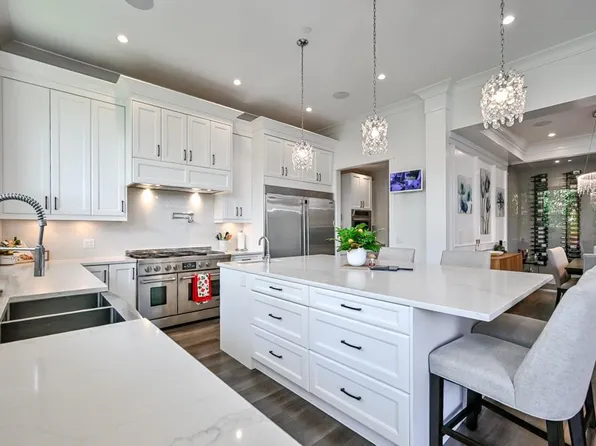 23066 135th Ave, Maple Ridge, BC V4R 2R5