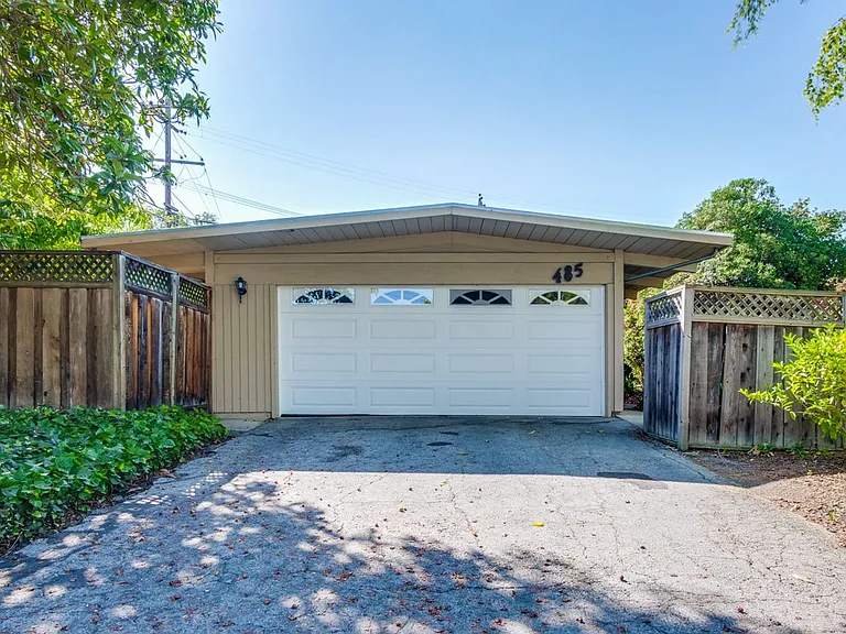 485 Emmons Dr — Photo 7