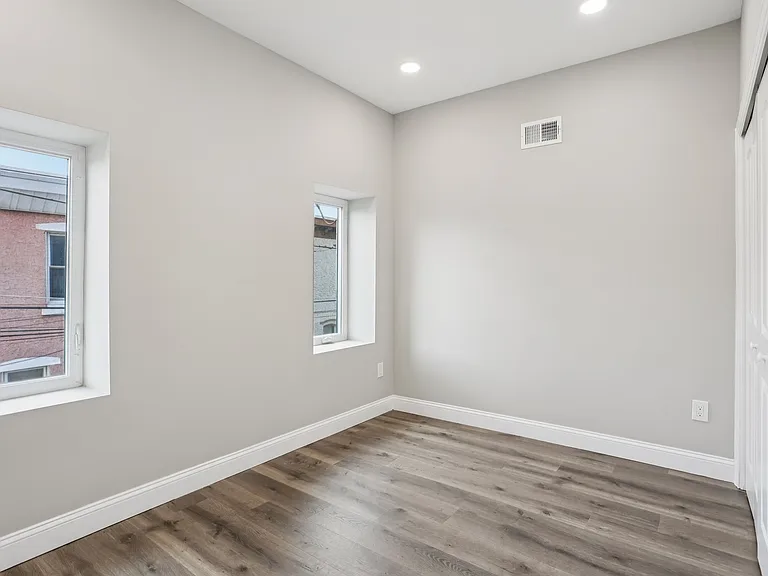 2225 N Waterloo St — Photo 31