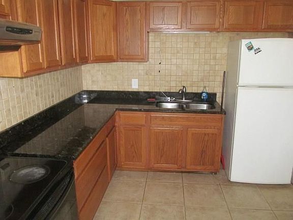 5th image of 1708 Weyer St