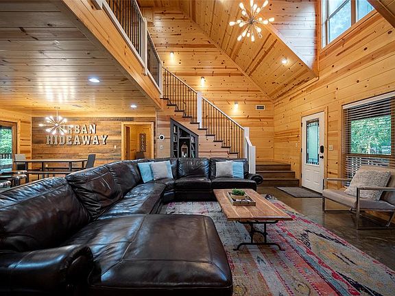 4th image of 389 Poplar Cir