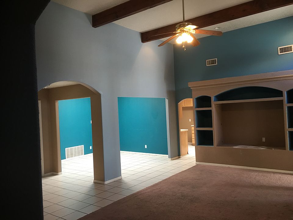 Great room with 14' ceilings