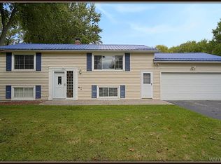11052 Fairview Dr, Lancaster, NY 14086