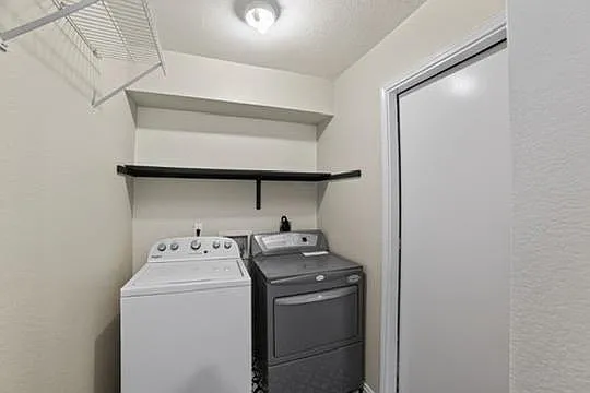 813 Settlement St — Photo 6