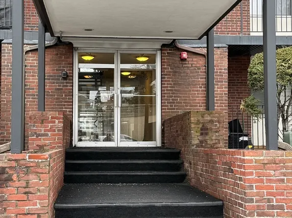 45 Oval Rd APT 8, Quincy, MA 02170