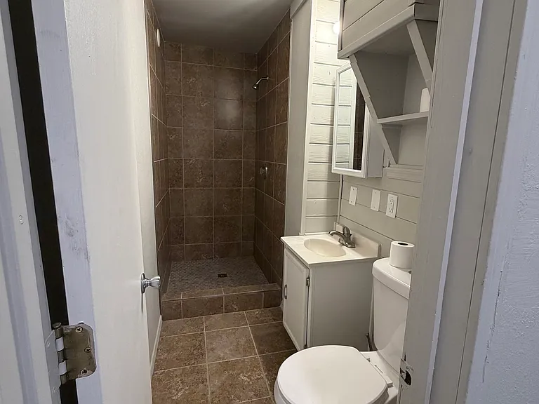813 W Clay Ave #B — Photo 7