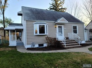 38-34 Victoria Rd, Fair Lawn, NJ 07410