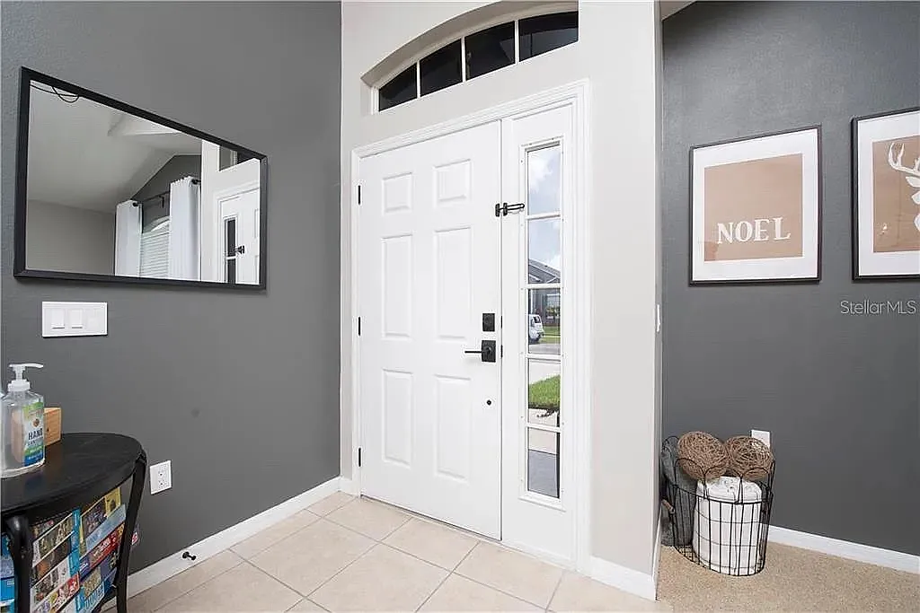 4 bed, 2.5 bath, 2335 sqft, $2,399 — Photo 2