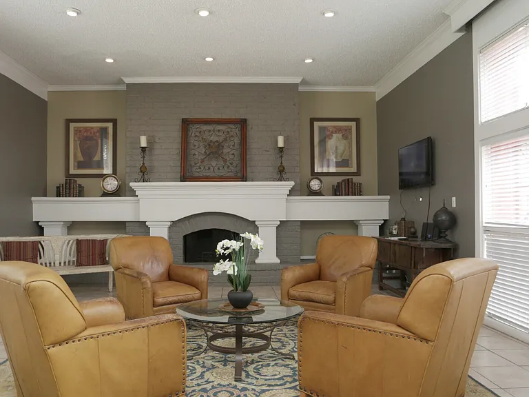 3737 Hillcroft Apartments — Photo 30
