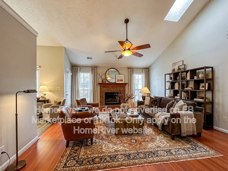 3 bed, 2.5 bath, 2908 sqft, $1,995 — Photo 2