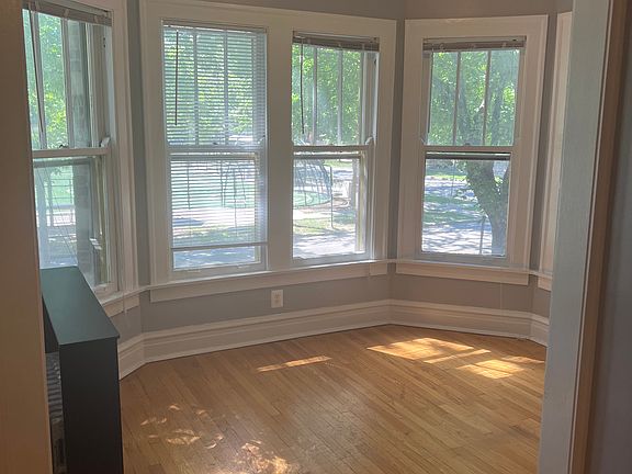2nd image of 304 S Kenilworth Ave #1N