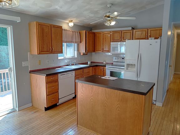 4th image of 10 Stony Acre Dr