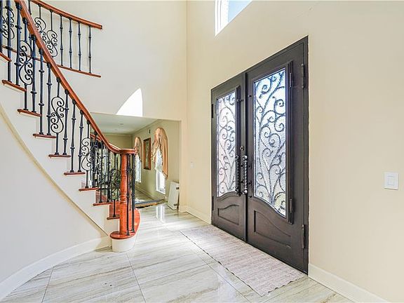5th image of 45 Poe St