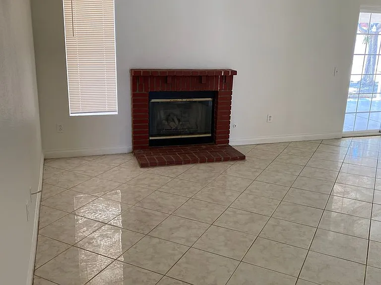 10231 Lawson Ave — Photo 3