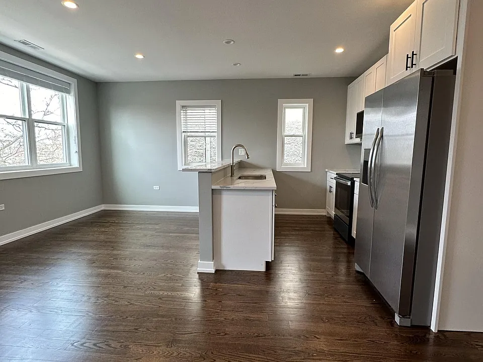 LIVING/DINING/KITCHEN