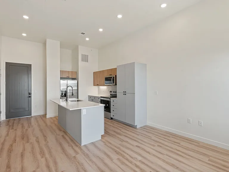800 E 620 S — Photo 149