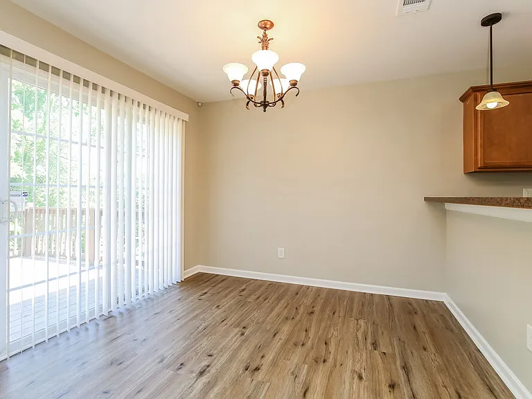 183 Lyndhurst Dr — Photo 6