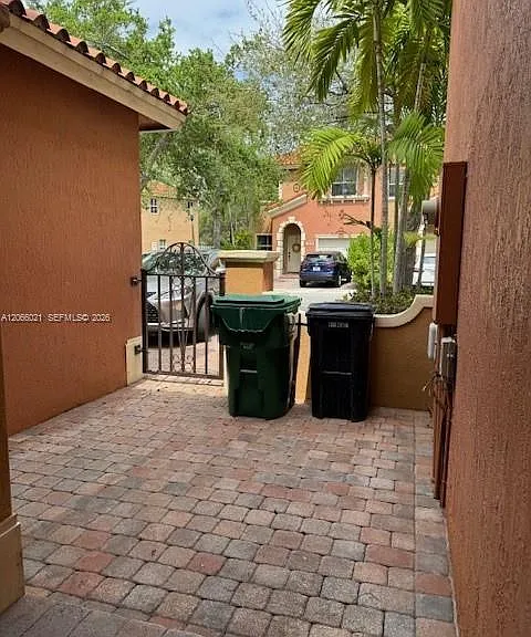 15242 SW 30th Ter #15242 — Photo 5