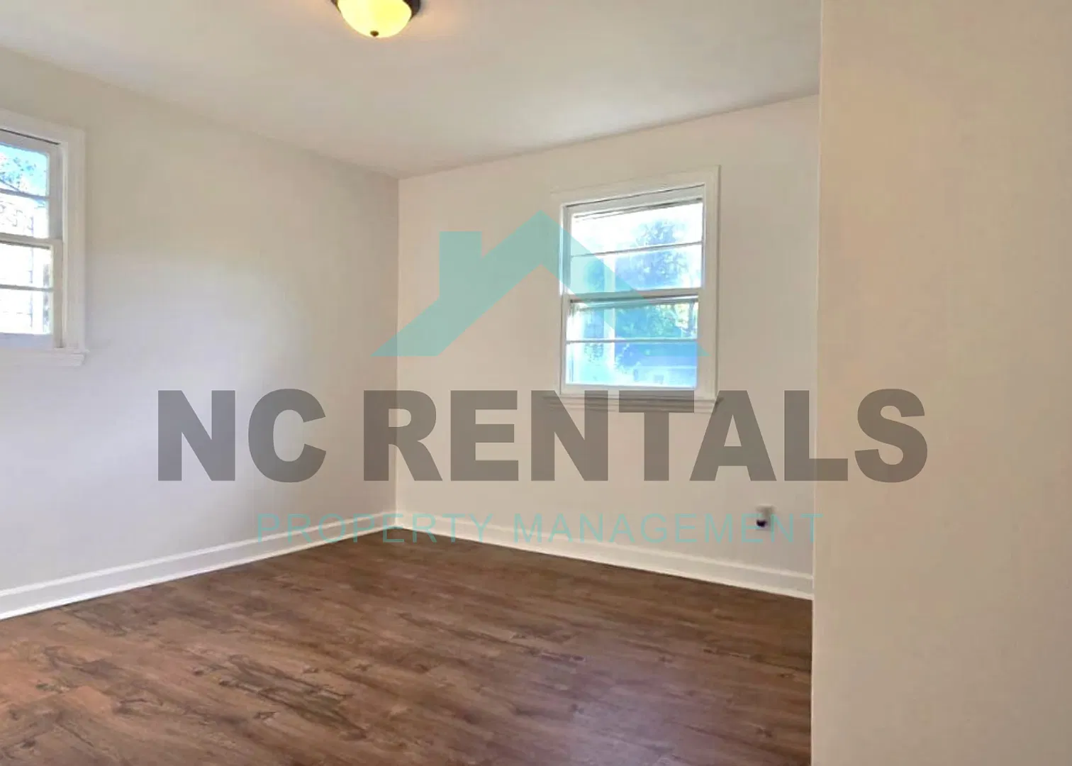 Charming $950 2 Bed/1.0 Bath Home in Greensboro w/ Cozy Layout & Large Yard! — Photo 4