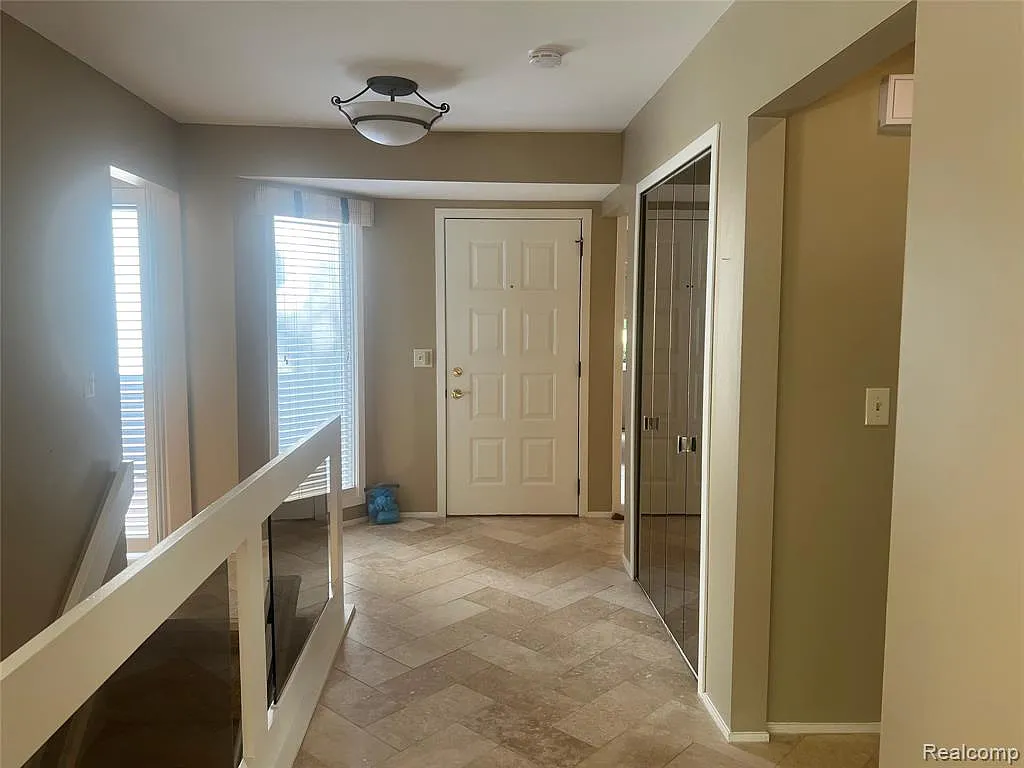 2 bed, 2.0 bath, 2565 sqft, $2,500 — Photo 3