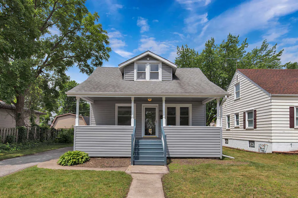18320 Grant St photo 1