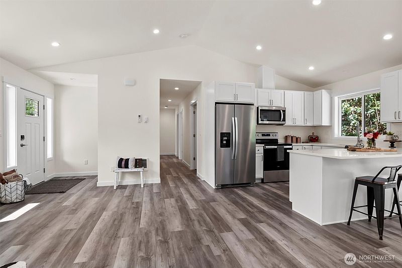 4th image of 8668 Bell Court
