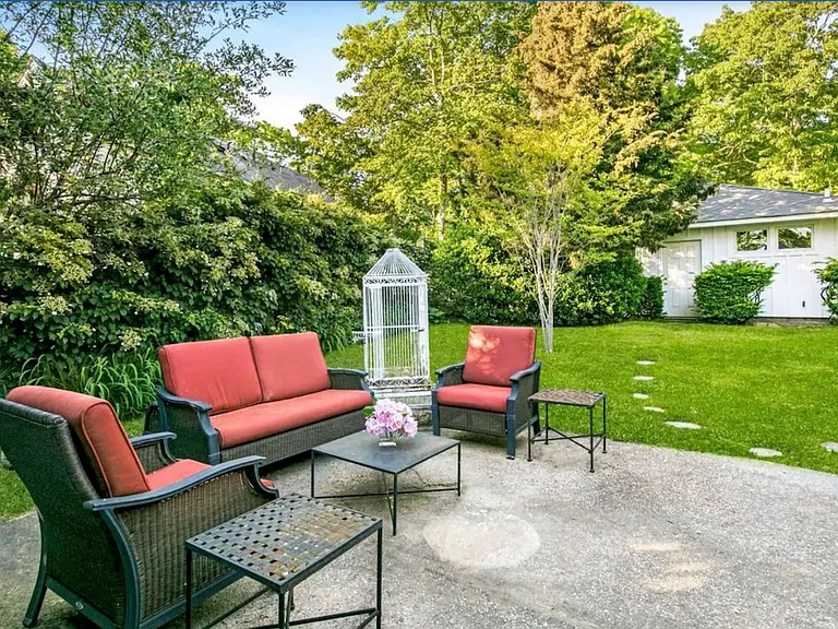23 Tuthill Dr — Photo 2