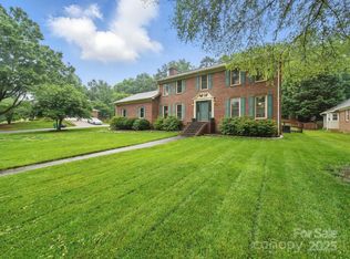 824 Balsam Ter, Charlotte, NC 28214