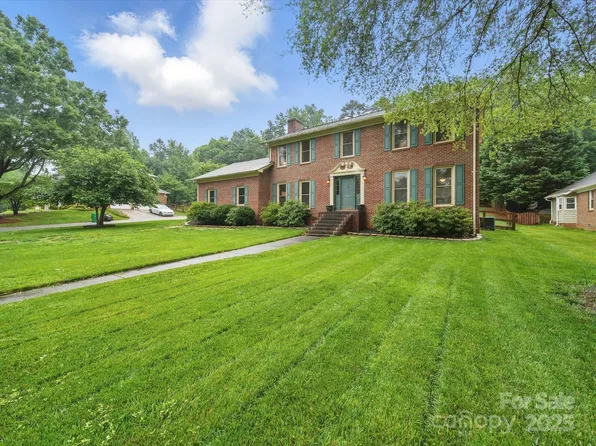824 Balsam Ter, Charlotte, NC 28214