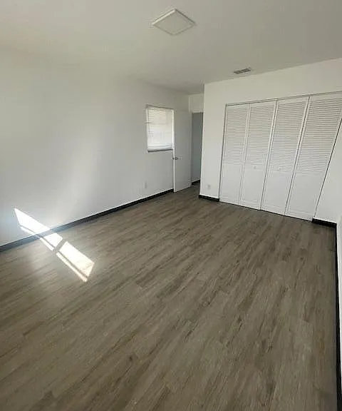 411 SE 10th St #5 — Photo 12