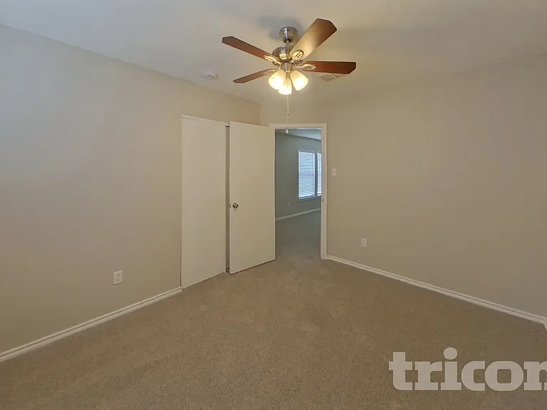 541 Gibson St — Photo 8