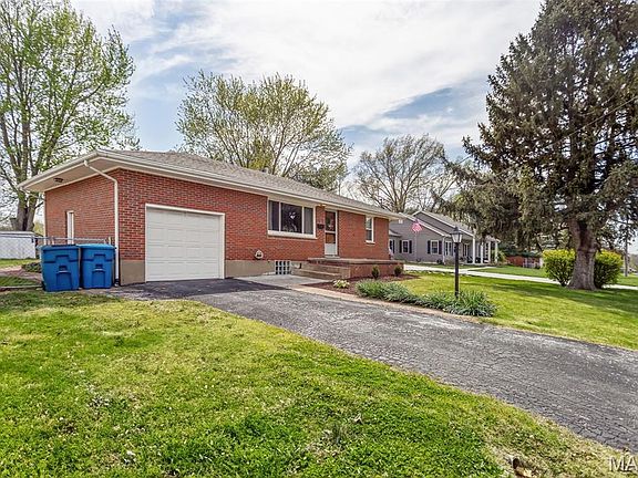 5th image of 340 Ruth Ave