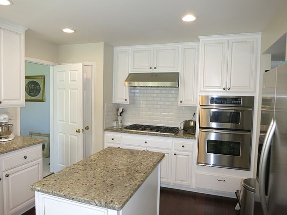 3rd image of 868 Admiral Ct