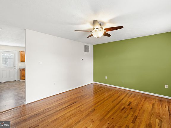 3rd image of 132 Little River Dr