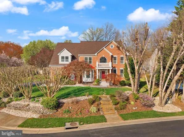 5105 Whisper Willow Dr, Fairfax, VA 22030